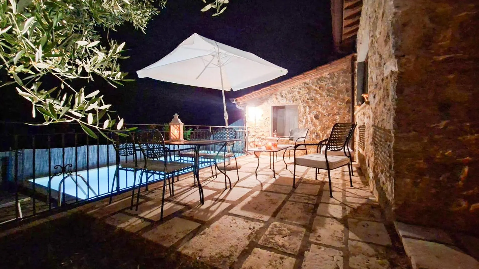 Tatil Evi Lovely Home In Greppolungo With House Sea View Camaiore